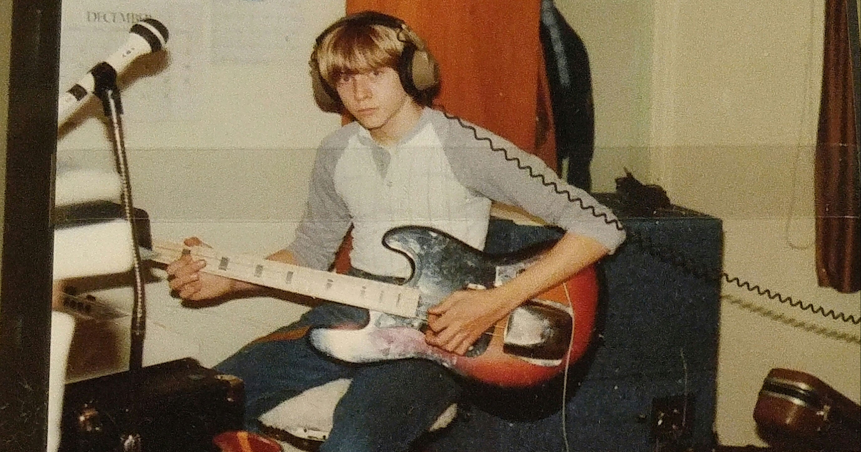 How A Pink Suitcase Helped Make Kurt Cobain S Early Homemade Demos